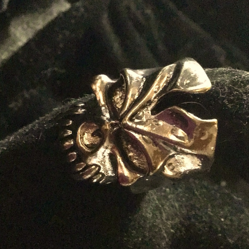 Skull size 8 1/4 men’s ring.  Beautifully crafted.  Steel.